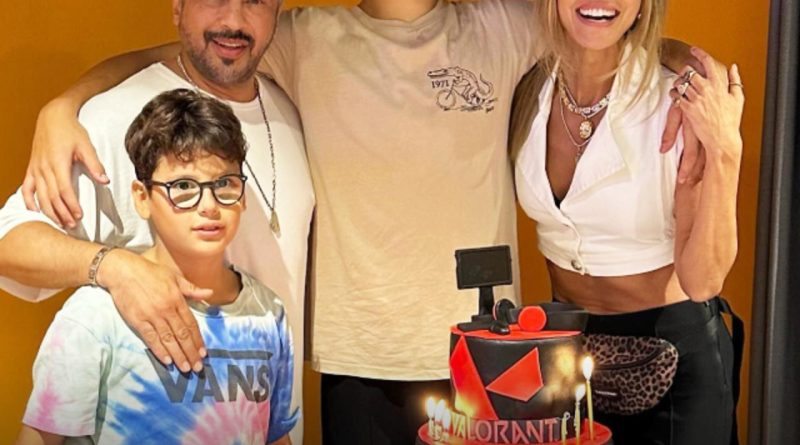 Başlık: Emre Altuğ'un Çocukları Oyunculuğa Hevesli Çocuklarının oyunculuğa hevesli olduğunu