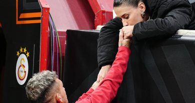 Platonik Âşık: Devrim Özkan, Kayıtsız Kaldı Devrim Özkan ve