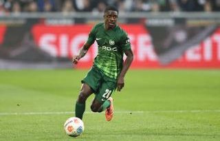 Saël Kumbedi Wolfsburg'a kalıcı transfer geldi
