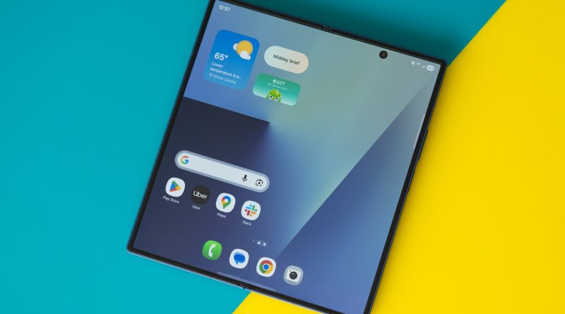 Samsung Wide Fold 2026'da Apple'e Karşı Gelcekțiği söylendi