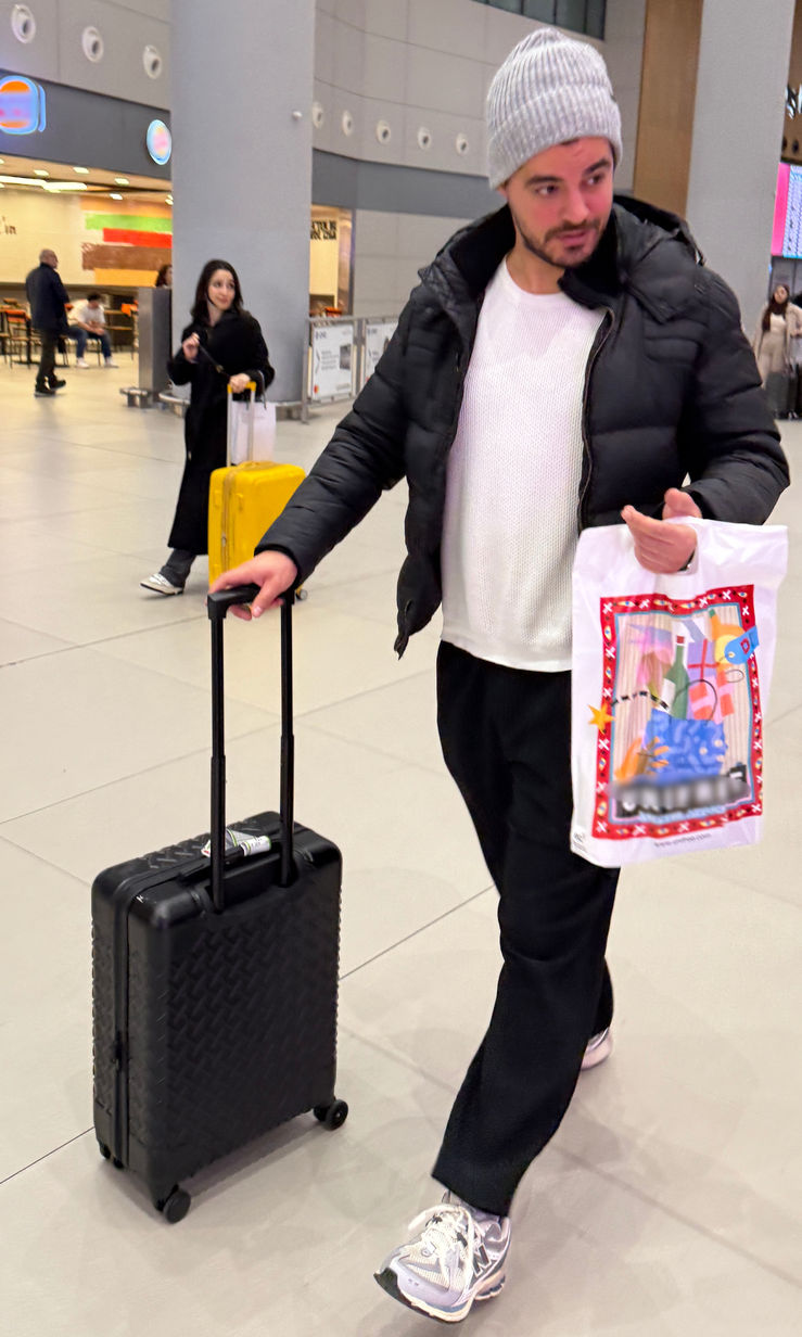 Gözlerinde Paris mutluluğu parlıyor(gcfld)