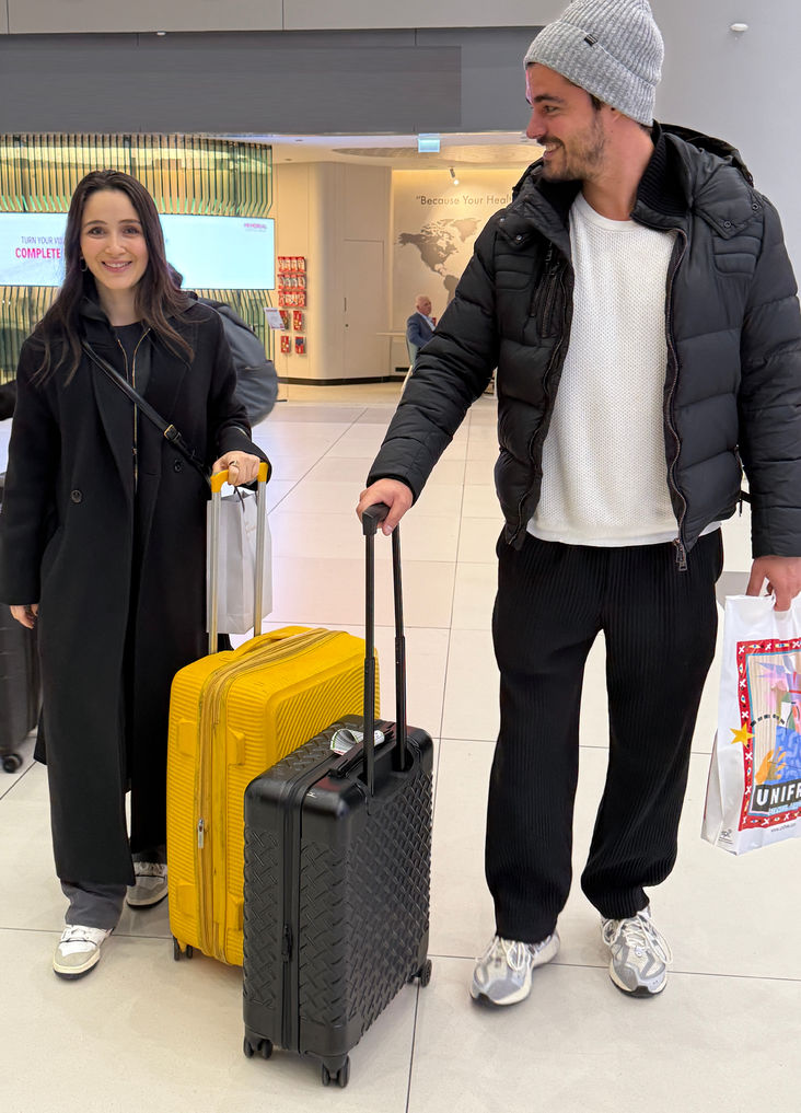 Gözlerinde Paris büyüsü, tatilleri keyifli geçtiğini belli ettiler