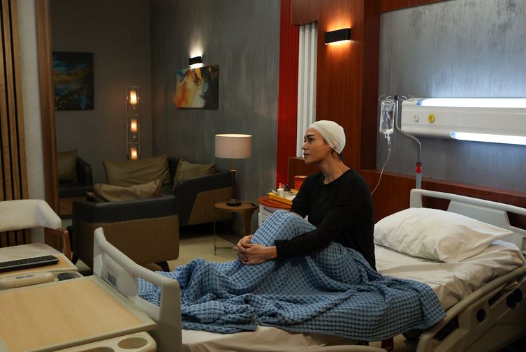 Baharın iç dünyası çöktü,Evren gidiyor artıkıyüzünde derin üzüntü yansıyor