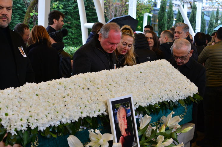 Leyla Mizrahi, 32 yaşında kalp kriziyle dünyadan alındı