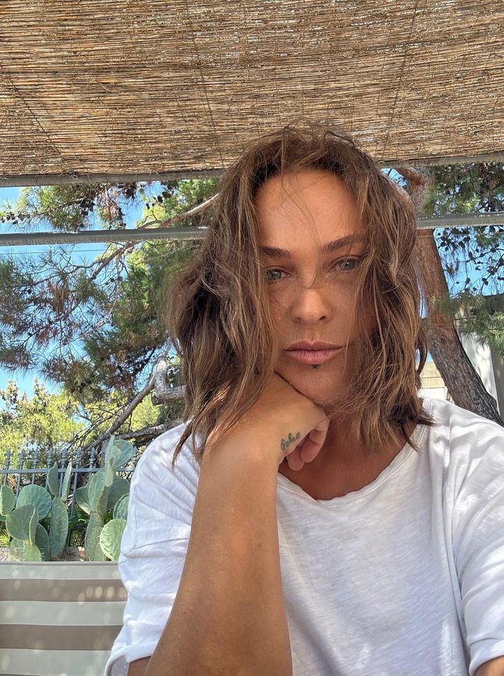 Hülya Avşar, Tarabya'da değerli arabasıyla kaza yapar, denize düşmekten kurtulur