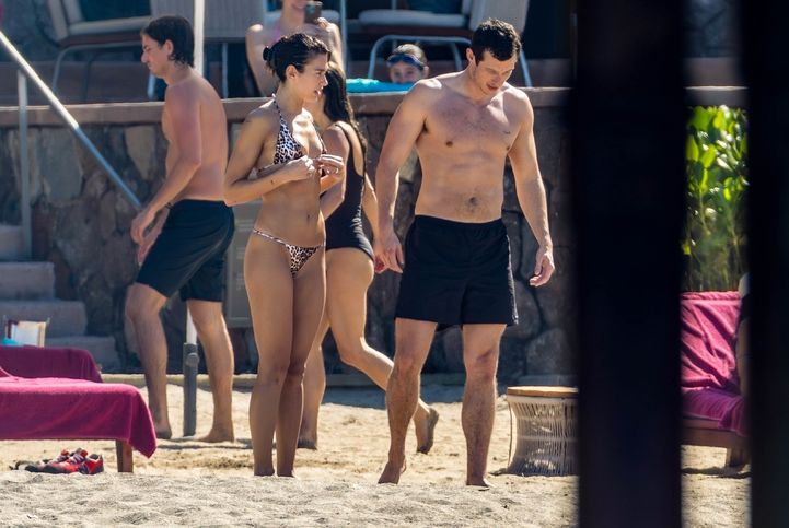 Dua Lipa ve Callum Meksika'da papara ile oyun oynuyorlar(plajda serinlik)