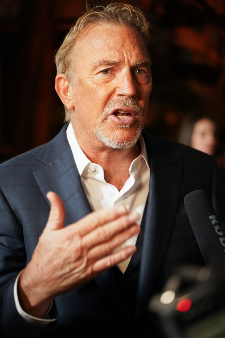 Kevin Costner yeni kostüm şirketinden dava alıyor, parasal sorunlar artıyor