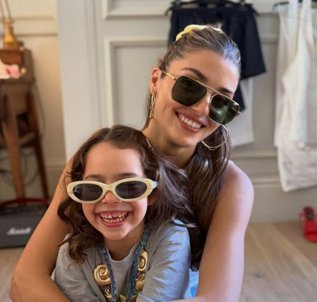 Gamze Erçel, kardeşinin çok mutlu diye söylüyor