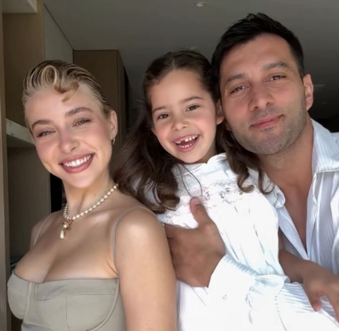 Gamze Erçel, kardeşinin çok mutlu diye söylüyor