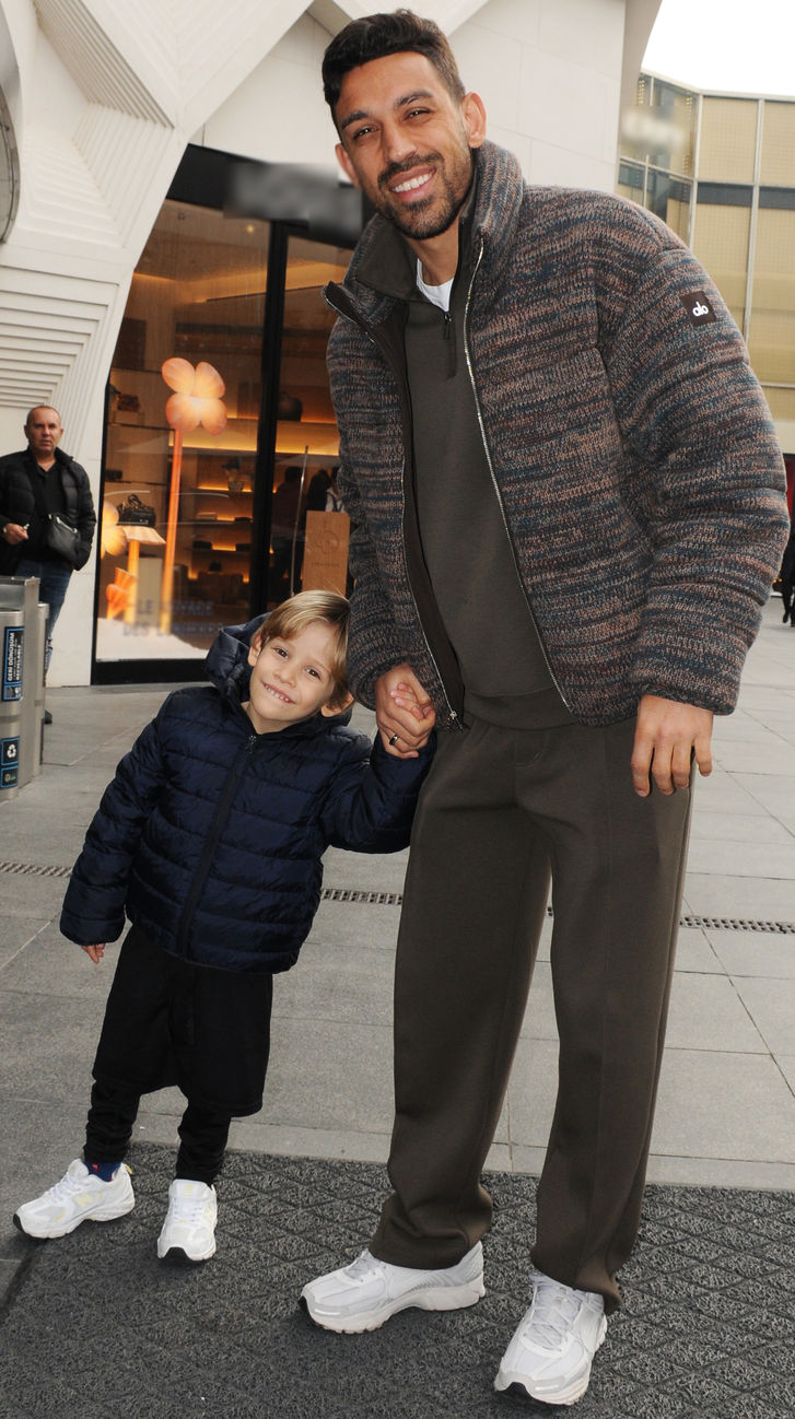 Ünlüler alışveriş yaparken yeni başlangıçları için mutlu