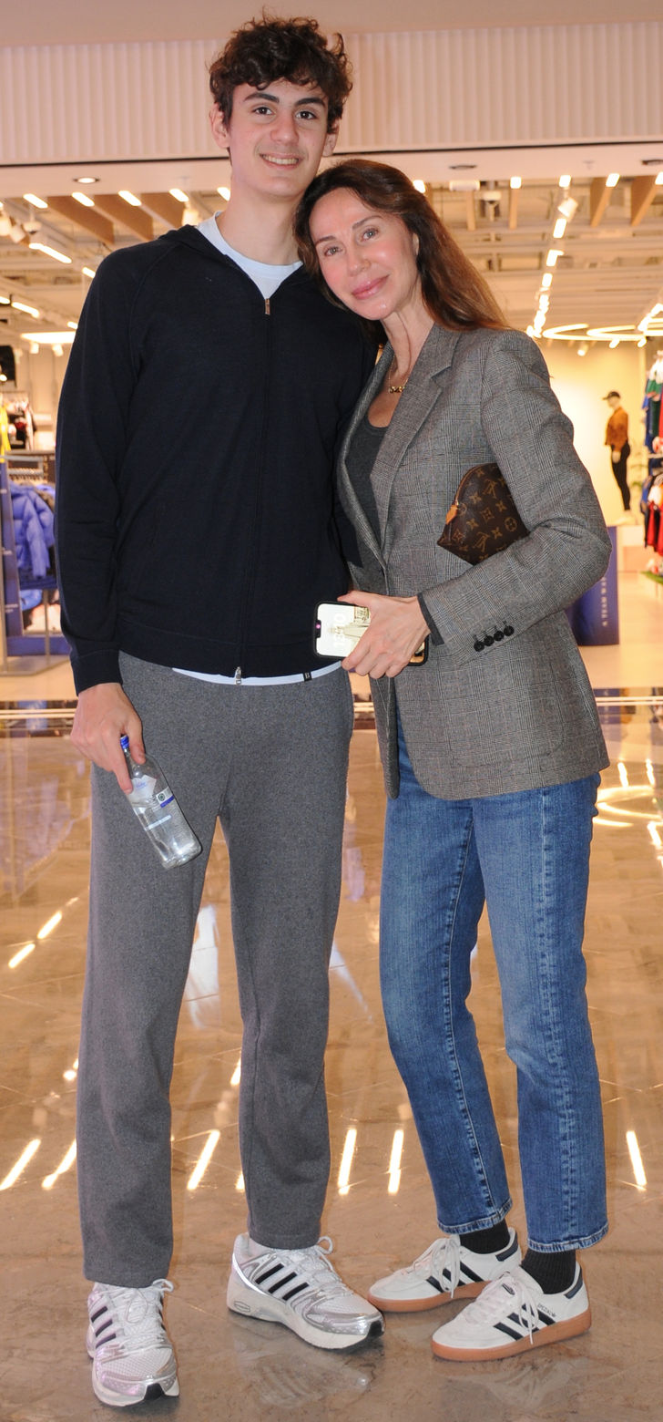 Ünlüler alışveriş yaparken yeni başlangıçları için mutluluktaaptorsunlar