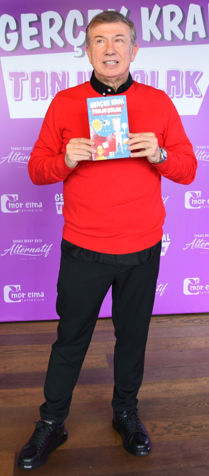 Tanju Çolak yeni kitabıyla çocuklarını etkiledi