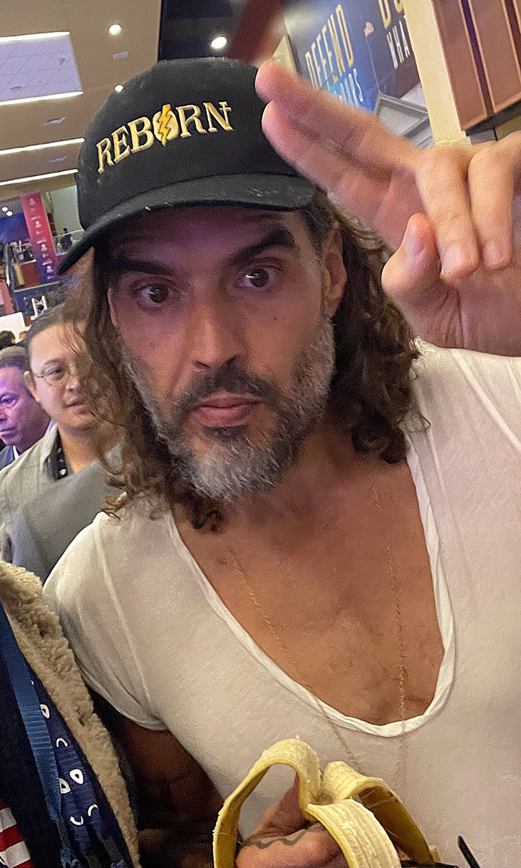 Russell Brand yeni cinsel saldırı davalarıyla müvekkil oldu
