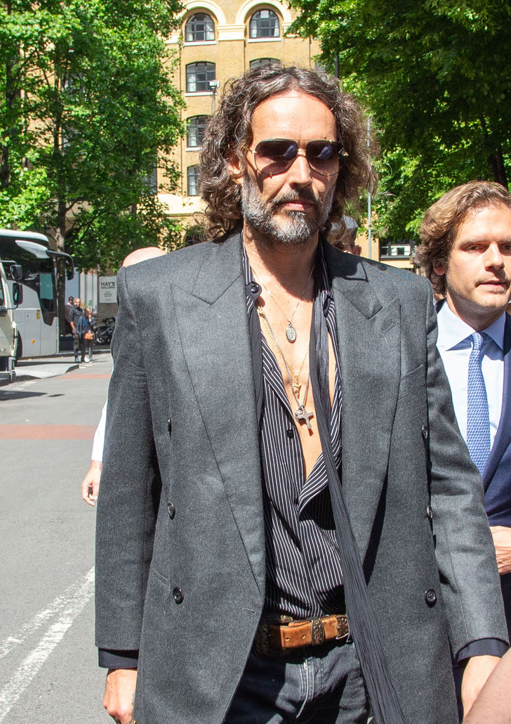 Russell Brand yeni cinsel saldırı davalarıyla zor durumda
