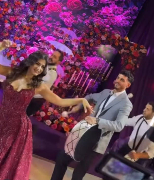 Neşe, aşk ve kırmızı ağırlıklı bir kutlama!