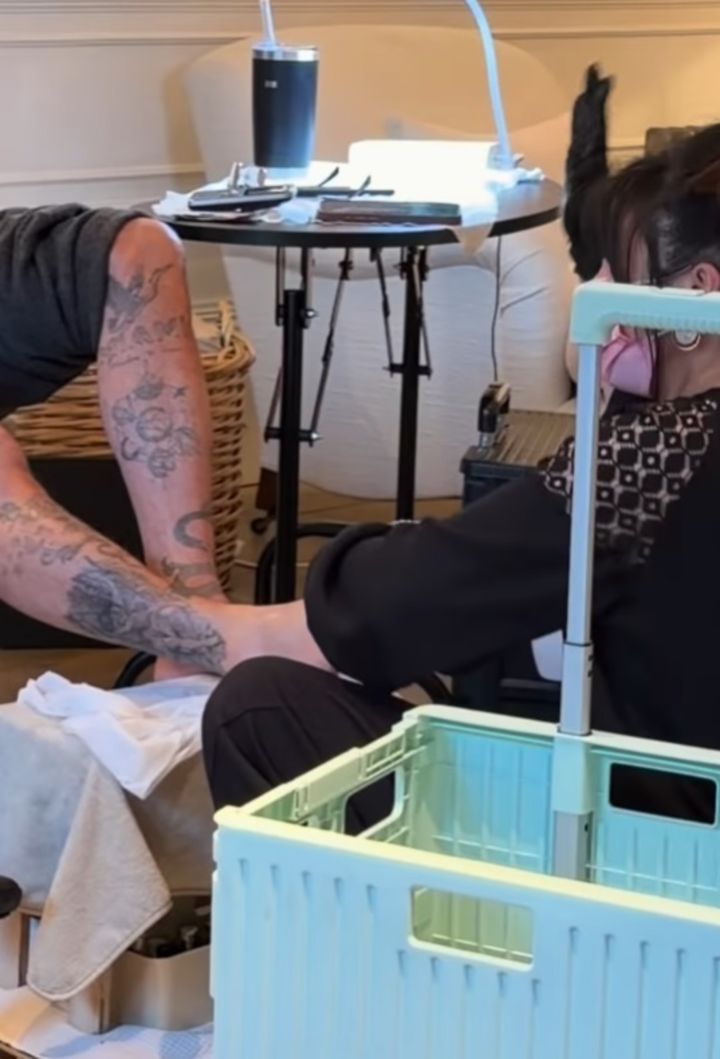 Gitar, ayak bakımı, evde keyifli anlar, Beckham ailesi