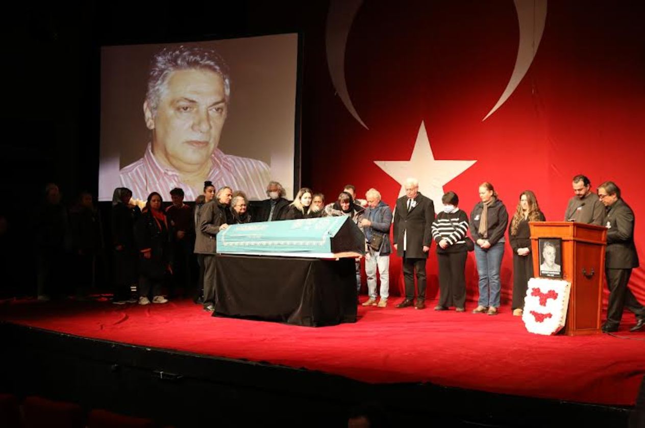 Sanatçı vedası, gözyaşları, tiyatro emekçisi, saygı duruşu