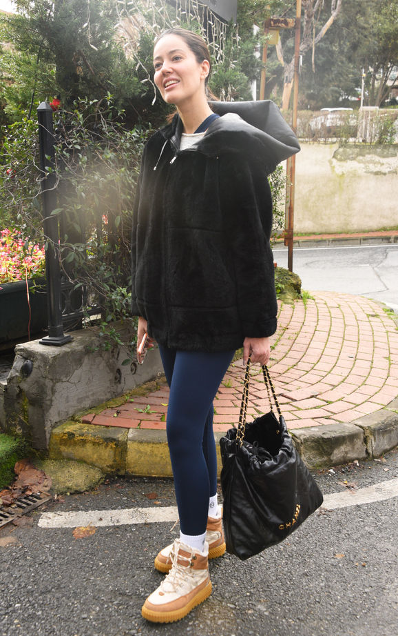 Gülümseyen Pelin Akil, spora yeni yılda devam ediyor