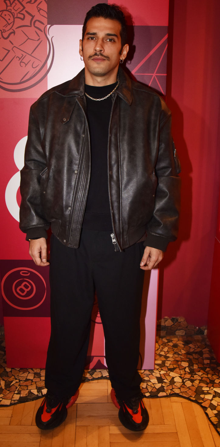 Minik bir oyuncu, annenin gözlerini taşıyor