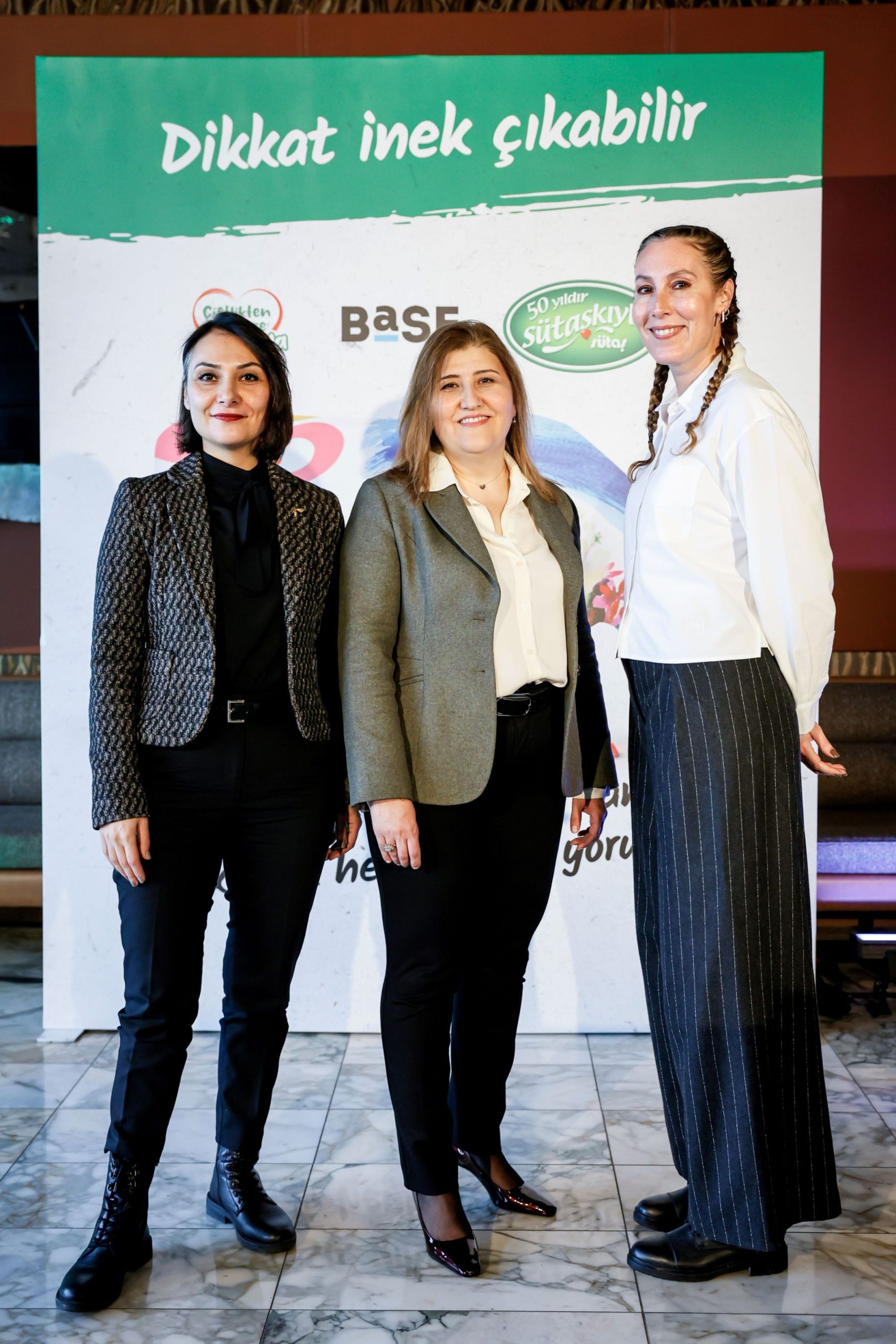 Sanatla sütleşen inekler, Galataport'a neşe kattı