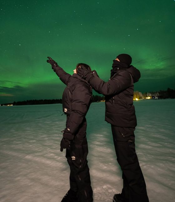 Gökyüzü dans ediyor, aşk parlıyor, anılar birleşiyor