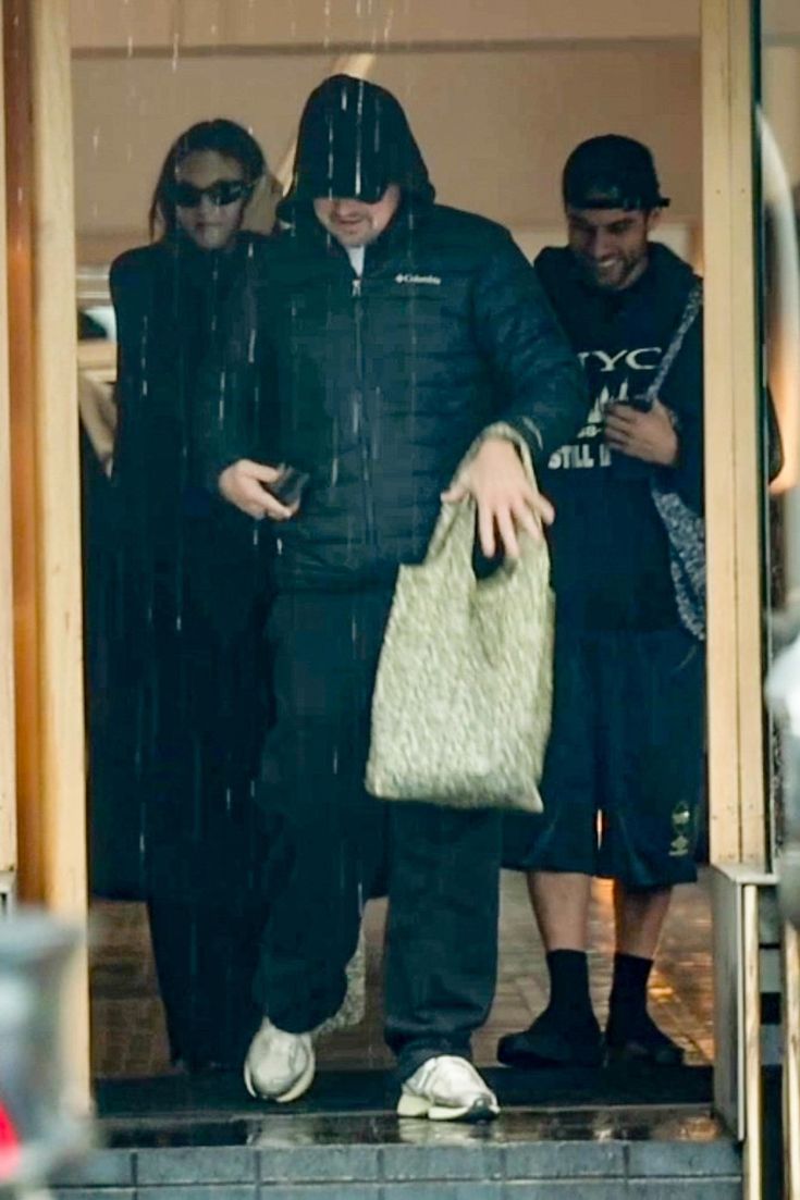 Aşkın rengi, Los Angeles'ta mağazada yakalandı