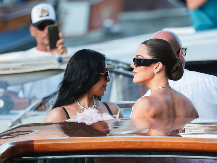 Lüks Noel hediyesi, köpekler üzüldü mü acaba?