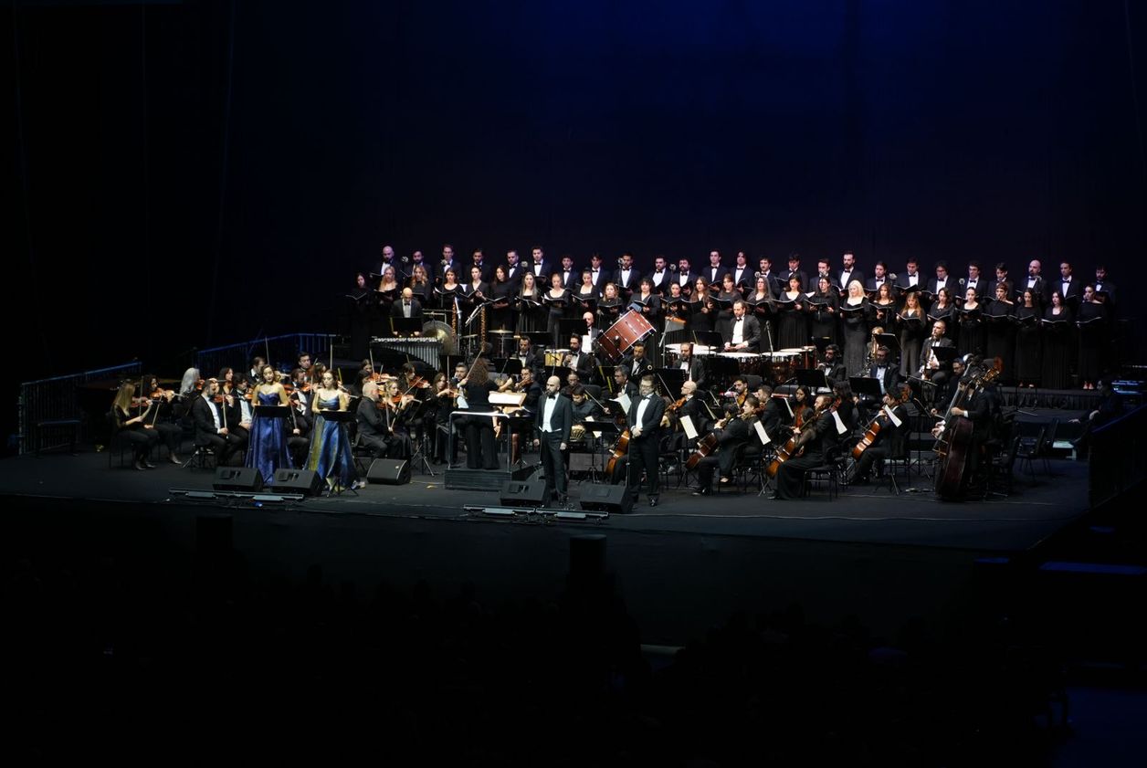 Piyano sihirli notalarla İstanbul'u aydınlattı