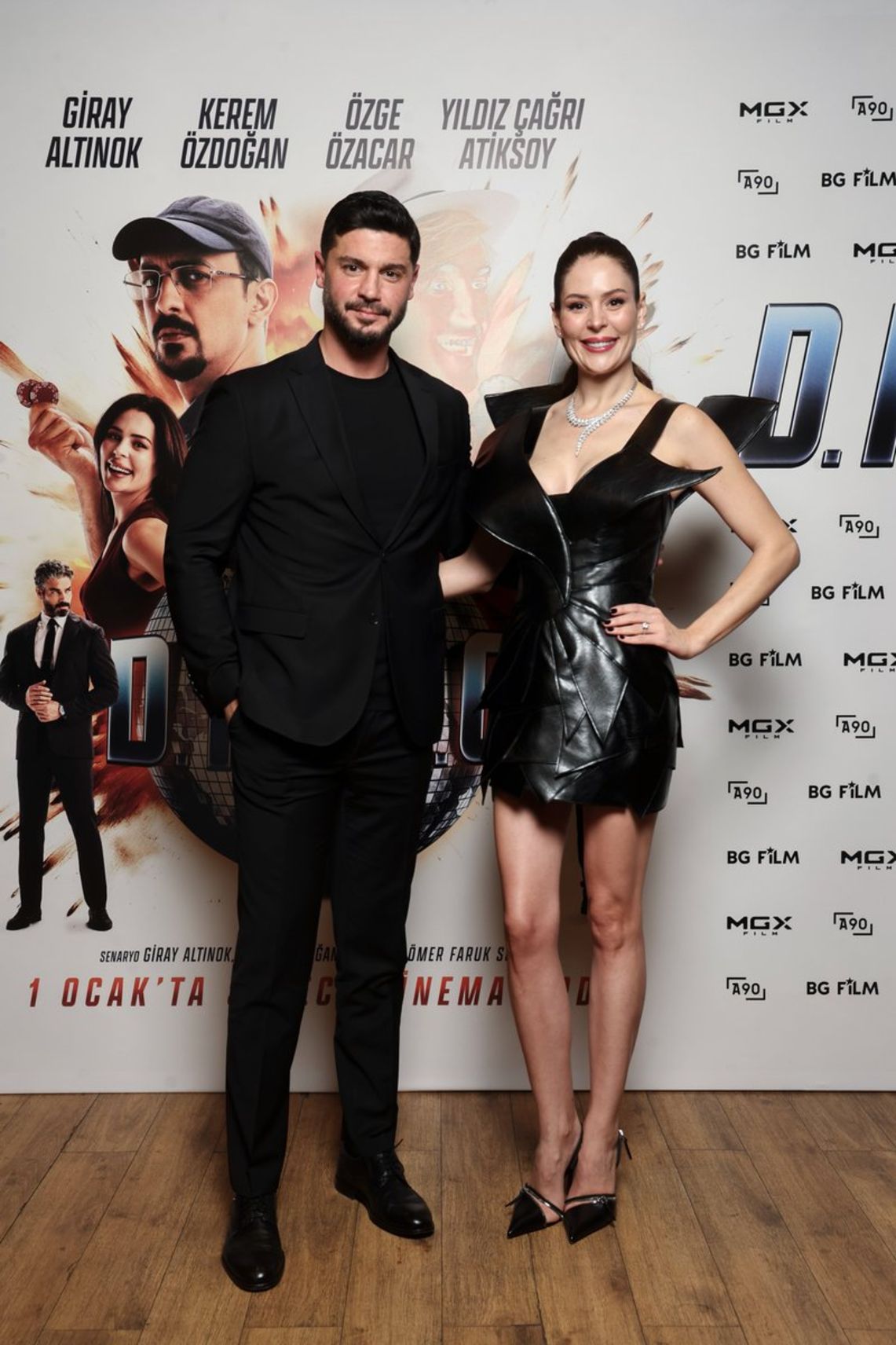 Gülüşler, keyifli anlar, alışveriş sepeti dolu