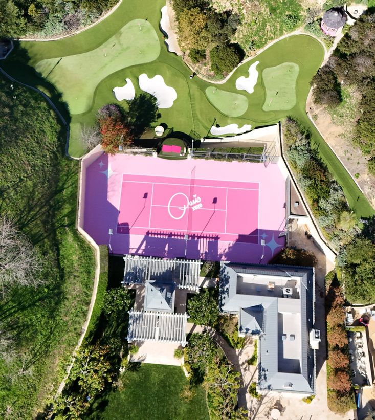 Pembe kort, lüks, tenis, Paris Hilton, hayaller gerçek oldu