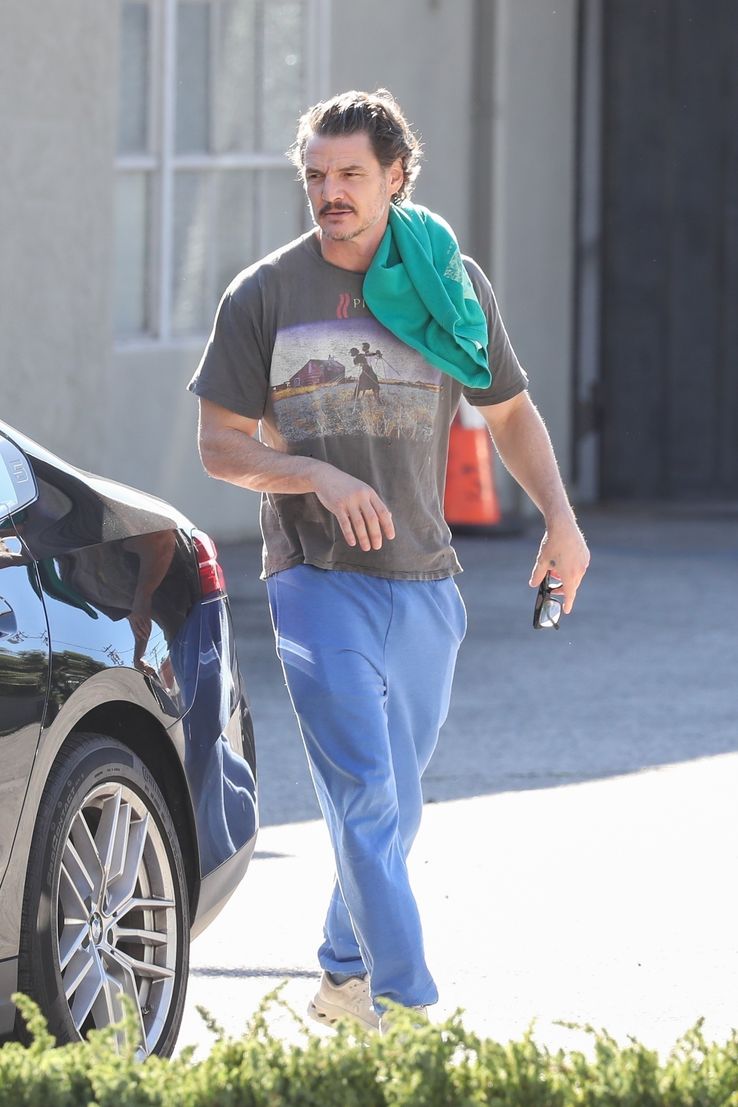 Kasları adeta bir heykel gibi, tam bir kondisyon