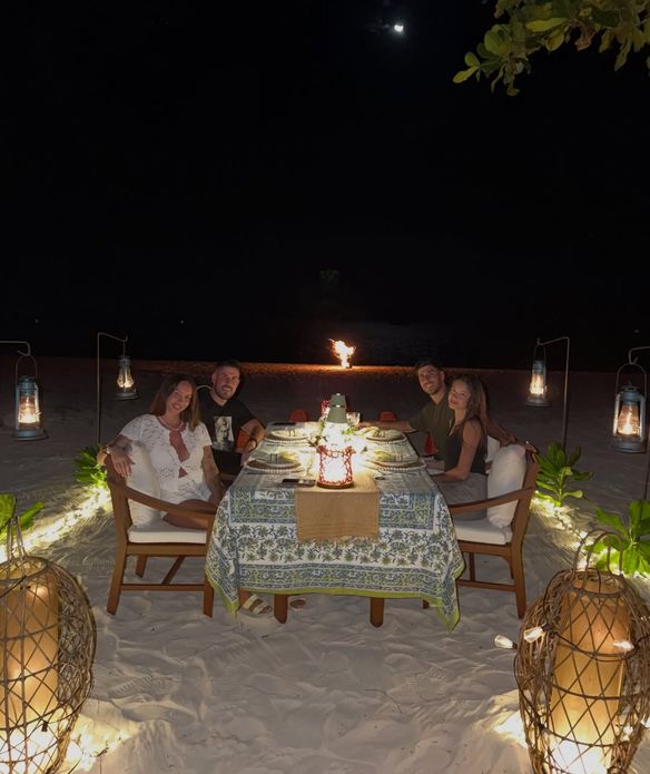 Gülüşler, güneş, aşk ve tatil bir arada!