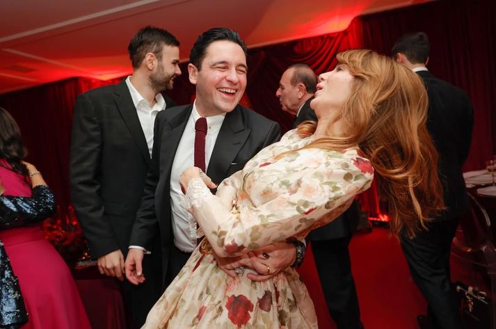 Aşk, mutluluk ve özel bir kutlama anı