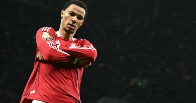 Liverpool 9 kişilik Tottenham'u 2-1 ile yendi