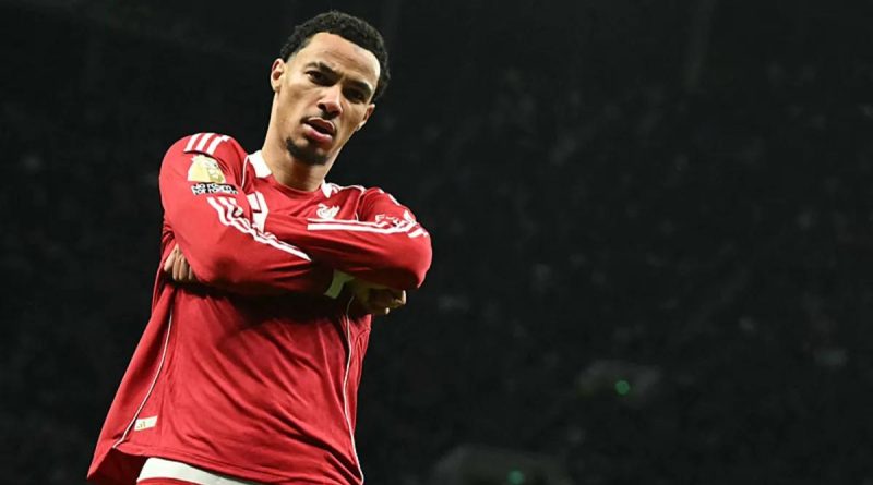 Liverpool 9 kişilik Tottenham'u 2-1 ile yendi