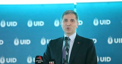 Sırakaya, CHP'ye siyasi çelişki suçlama