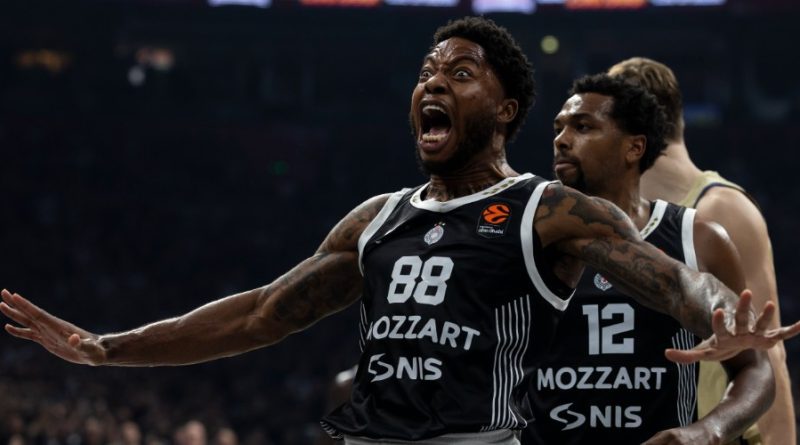 Tribünlerde hararet, oyuncudan cevap, tansiyon yükseldi