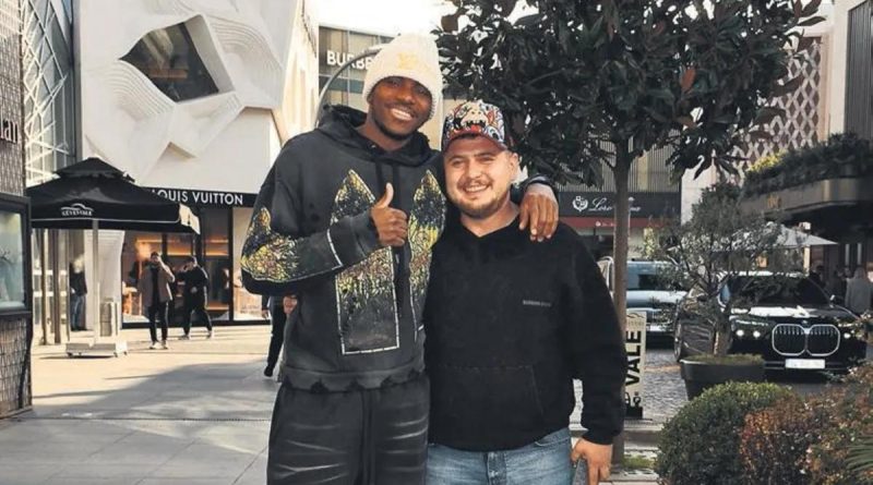 Here is a Turkish text that meets your requirements: Osimhen'in