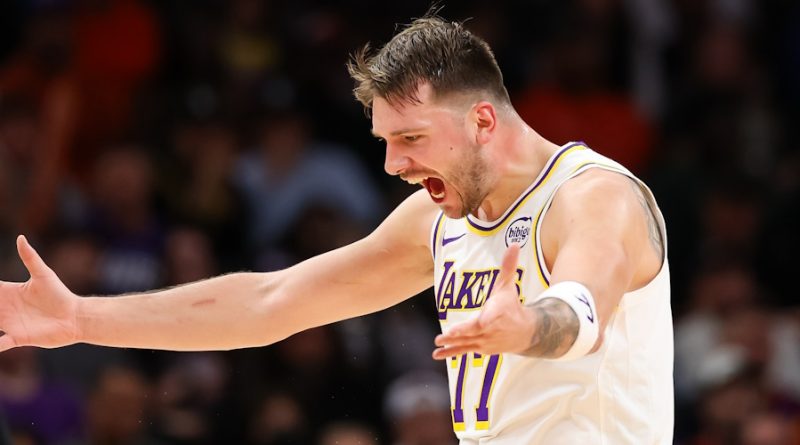 Pistons fırtınası esti, Lakers teslim oldu!