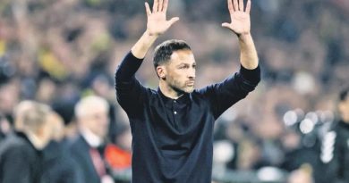 Başlık: Fenerbahçe, Süper Lig'de İleri Atıyor! Fenerbahçe, Galatasaray'a Yenilmezlik Serisini