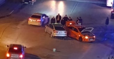 Kazada maddi hasar, Karapürçek stadyumun yakınında trafiği etkiledi