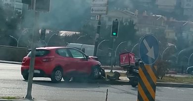 Kaza gerçekleşti, araçlar hasarlı, trafik giderme sorunları yaşandı