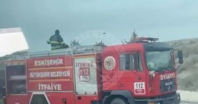 Yolcu otobüsü yanar, trafik sıkışma yaşayıor