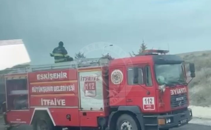 Yolcu otobüsü yanar, trafik sıkışma yaşayıor