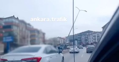 Araç direkine çarparak trafikte kaza yaşandı