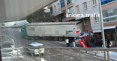 Keçiören'de tır dehşeti, hasar ve trafik yoğunluğu