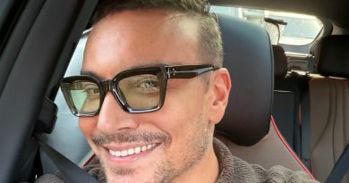 Sahne Kazası: Cenk Eren'in Gözü Morardı Sahne Kazası: Cenk Eren'in