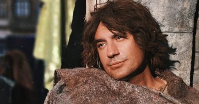 Here is a Turkish text that meets your requirements: Giray