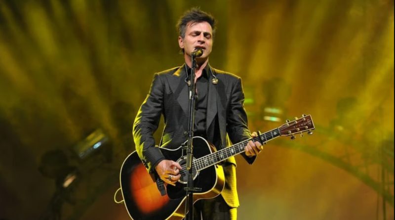 Here is the rewritten text in Turkish: Başlık: Teoman'ın Sahnesinde