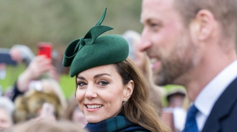 Prens William ve Prenses Kate, Aileleriyle Yeni Yıl Karesi Paylaştı